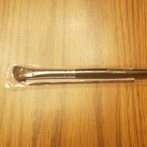 Younique angled shadow/sponge brush